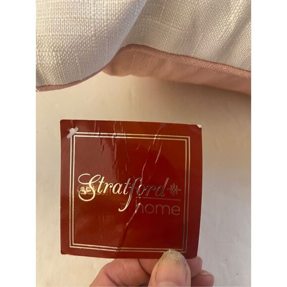 Strafford feather pillow “Pray more Worry Less” - Picture 4 of 7